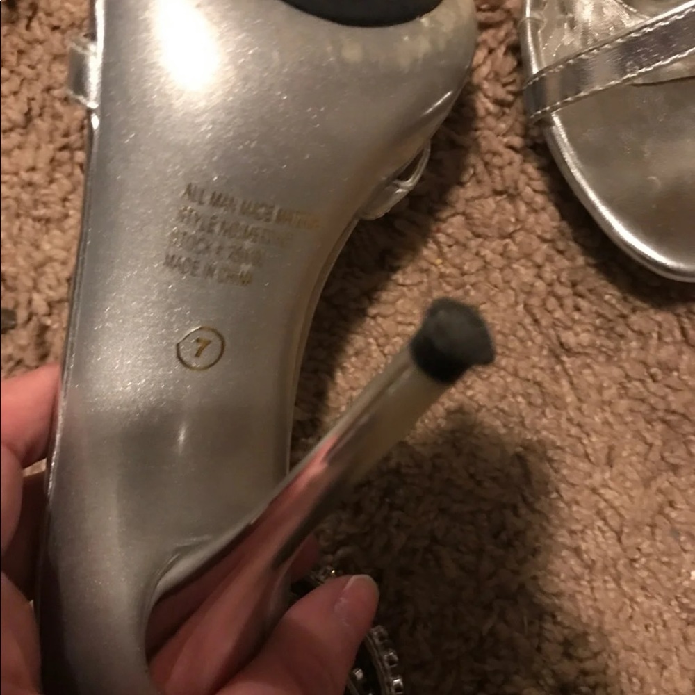 High Heels - Picture 3 of 4